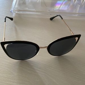 Cat eyes Sunglasses (Black with gold tone)